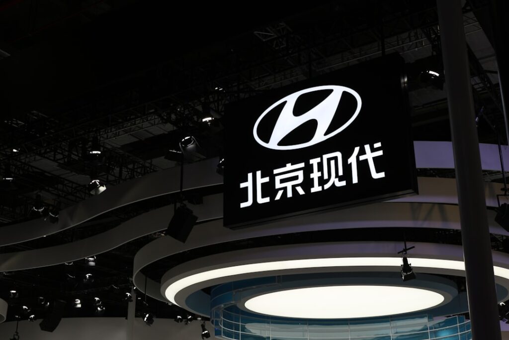 découvrez la hyundai kona electric, un suv compact 100% électrique alliant autonomie, performance et design moderne pour une conduite écologique et dynamique.