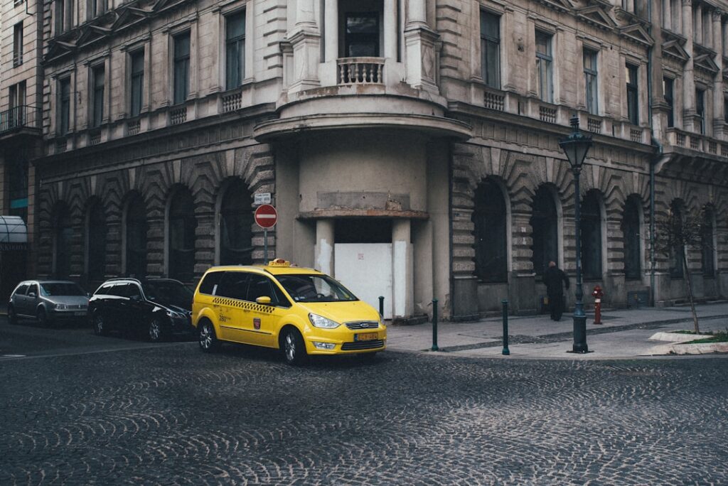 découvrez l’histoire, les caractéristiques et les modèles emblématiques de la renault 4l, la voiture française légendaire qui a marqué des générations d’automobilistes.