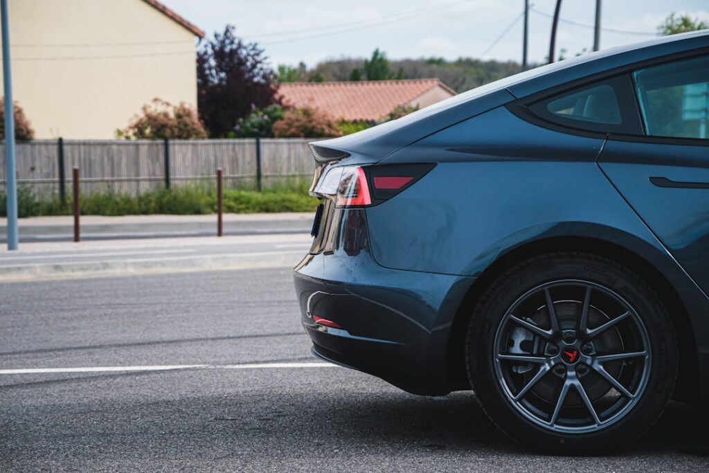 découvrez la tesla model 3 : une voiture électrique innovante alliant performances, autonomie étendue et design moderne pour une expérience de conduite unique.