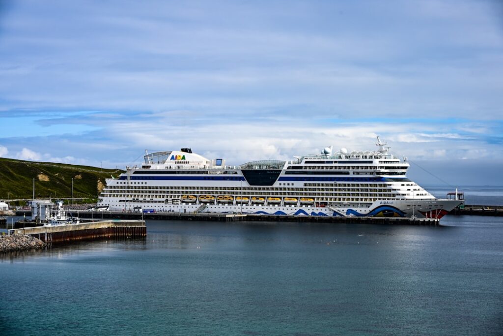 Découvrez le Toyota Urban Cruiser, un SUV électrique compact qui enrichit la gamme découvrez l'urban cruiser, le véhicule parfait alliant style urbain et performance agile pour vos déplacements quotidiens en ville.