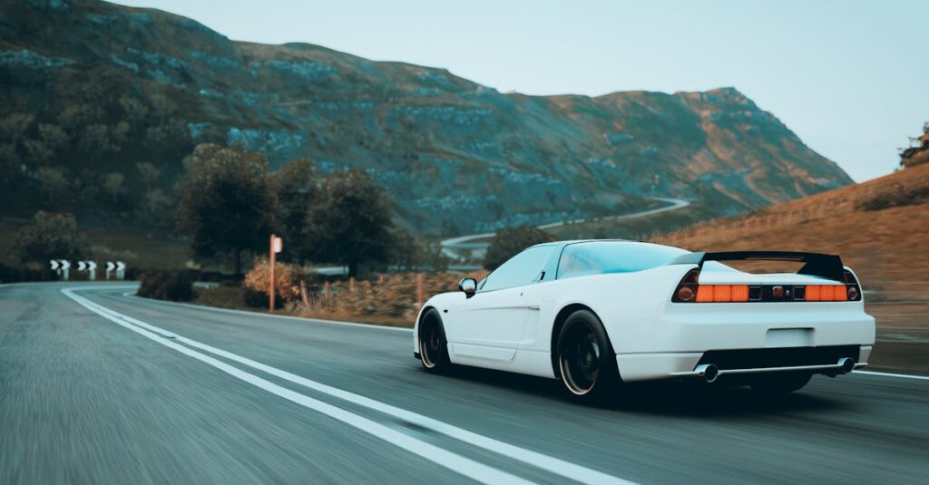 Honda se lance dans l’aventure des trois roues avec son innovant NeoWing à moteur six cylindres. découvrez la honda neowing, un véhicule innovant alliant design futuriste et performance exceptionnelle pour une expérience de conduite unique.