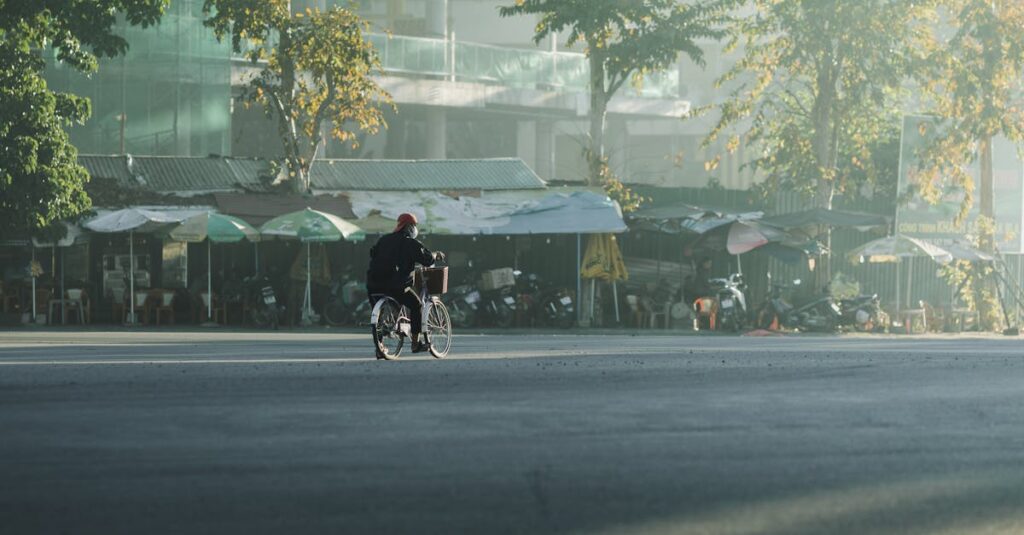 découvrez notre large sélection de motos : des modèles sportifs, routiers et tout-terrain pour tous les passionnés de deux-roues.