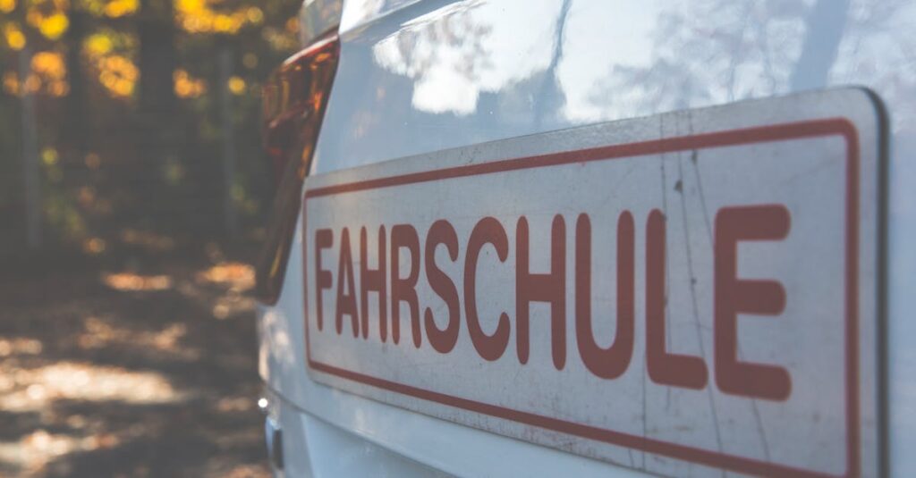 découvrez les supermotos adaptées à la licence a2 : conseils, modèles populaires et réglementation pour rouler en toute sécurité et conformité.