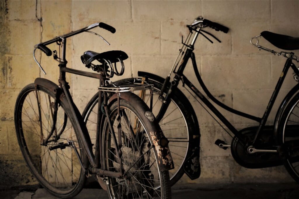 découvrez notre sélection de vélos tandem pour des balades à deux, alliant plaisir et complicité. parfaits pour partager des moments uniques en famille ou entre amis.