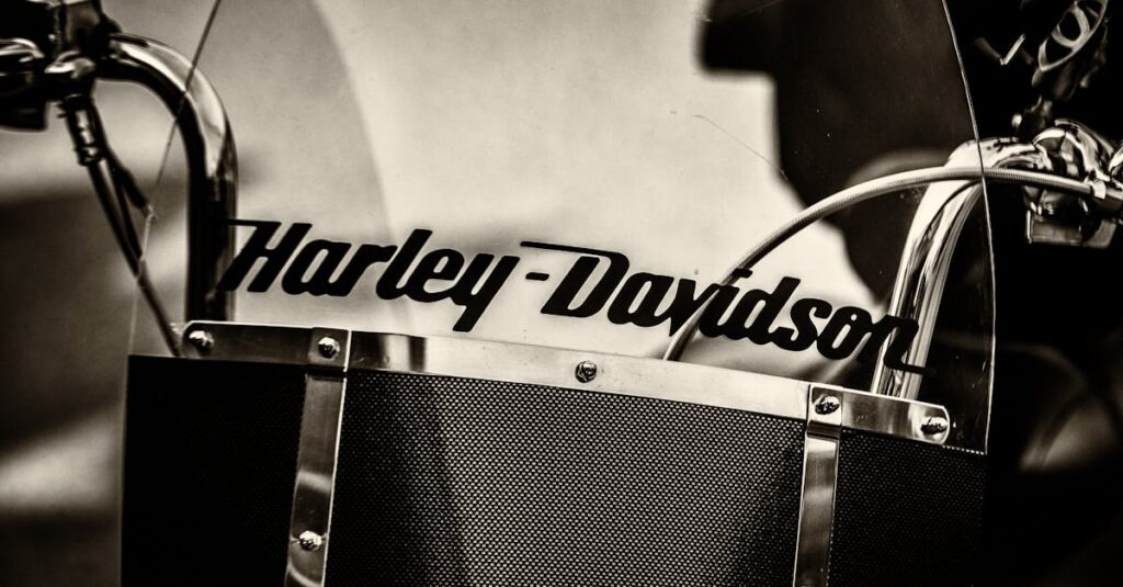 découvrez la puissance et la performance des motos équipées d'un moteur v8, alliant design innovant et technologie avancée pour une expérience de conduite exceptionnelle.