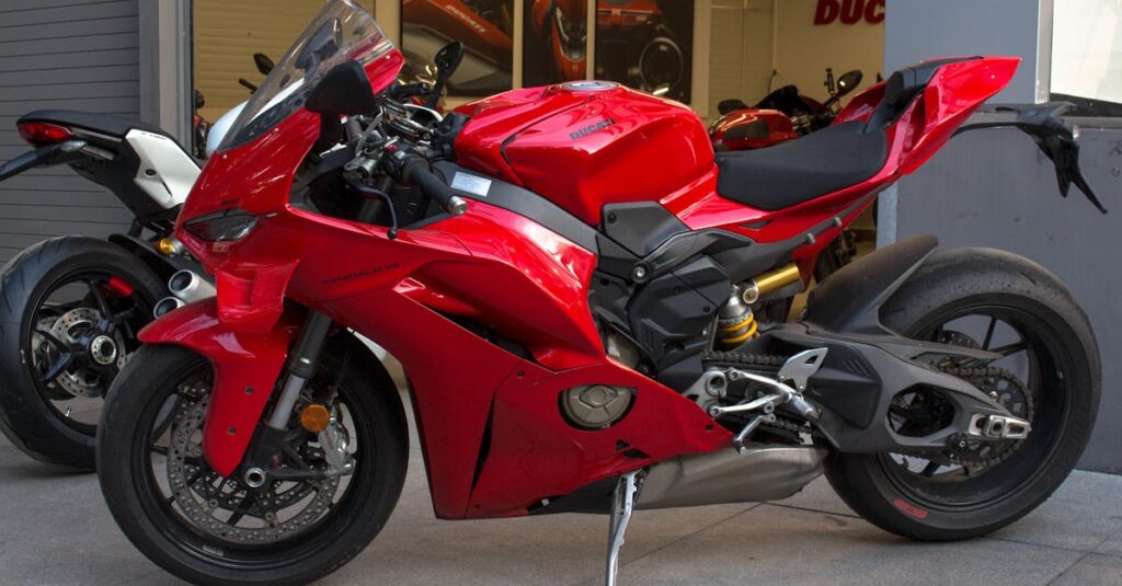 Découvrez la nouvelle Ducati Streetfighter V4 2025 : le roadster le plus puissant jamais créé ! découvrez la ducati streetfighter v4 2025, une moto spectaculaire alliant puissance extrême, design agressif et technologie de pointe pour une expérience de conduite inégalée.