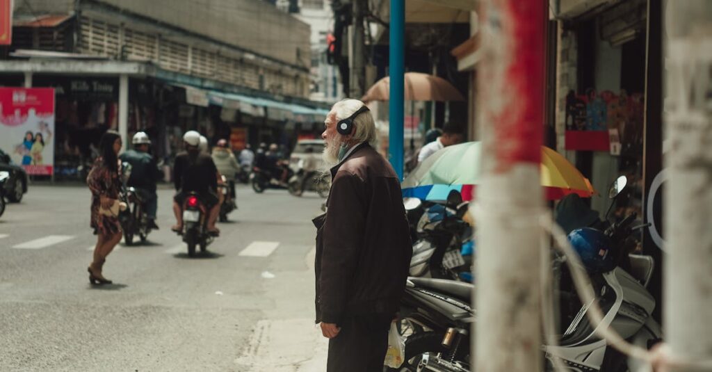 découvrez la ktm 990 supermoto, une moto polyvalente alliant performance, agilité et design sportif, idéale pour les amateurs de sensations fortes sur route et en tout-terrain.